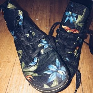 DOC MARTEN CANVAS SNEAKERS